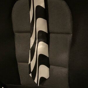 A tie for all occasions Beautiful black and white tie 
Made in Korea.